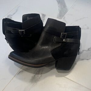 Stylish Black Ankle Boots 7.5
